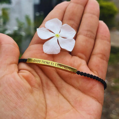 Juntos en la Fe: Combo de Pulseras "Dios Tiene El Control" Para Compartir 🙌